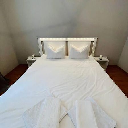 Chic Retreat Timisoara Appartement Buitenkant foto